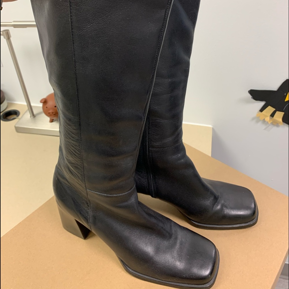 Long leather black boots